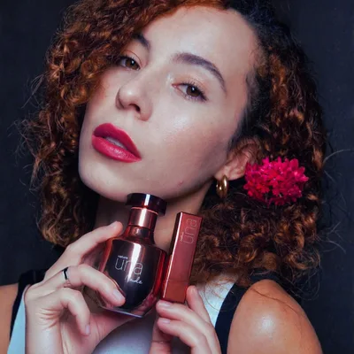 Criativo para anúncios com perfume, criado por criadora UGC